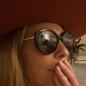 PRADA SUNGLASSES (BRAND NEW)
PR 18XS